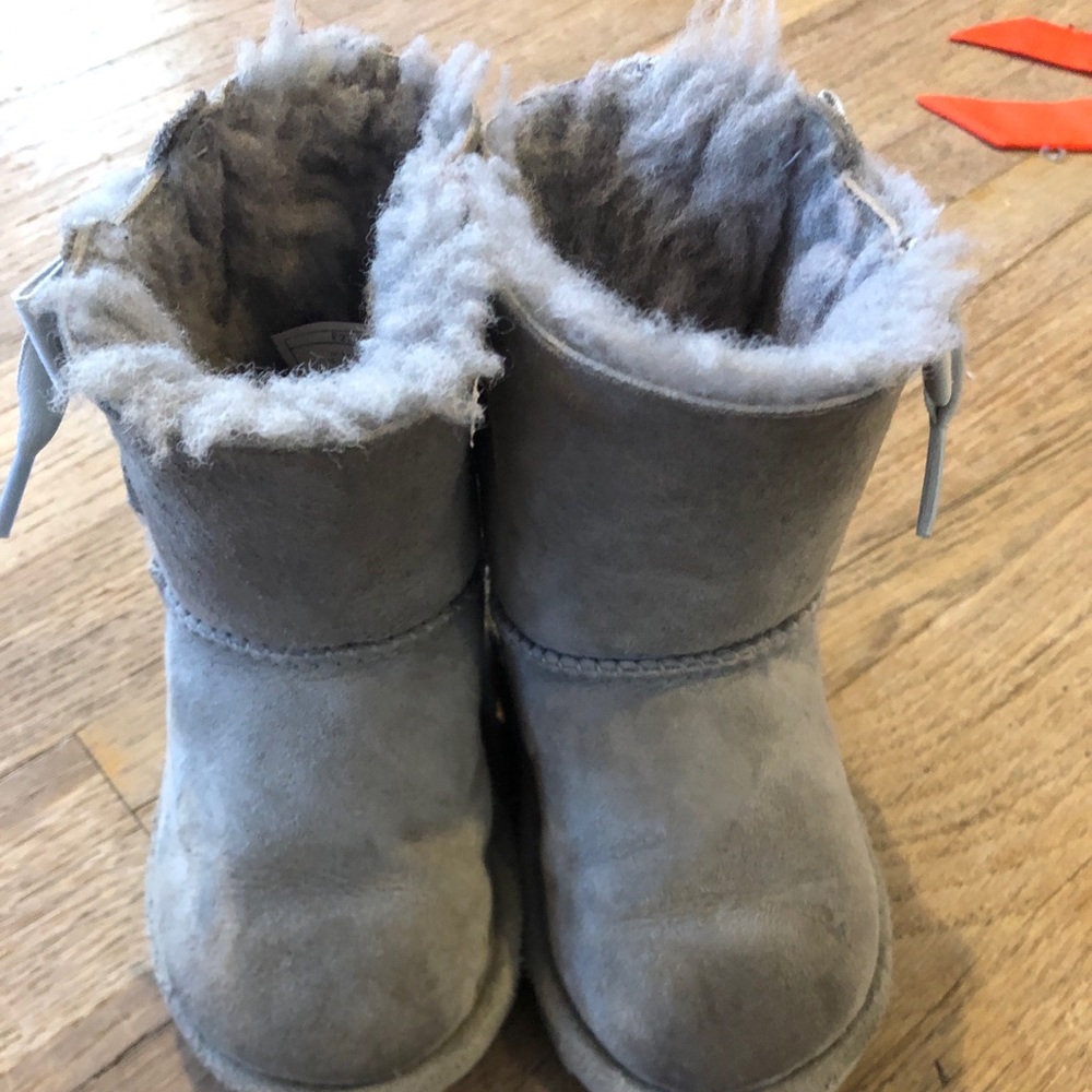 Uggs, size 6 grey